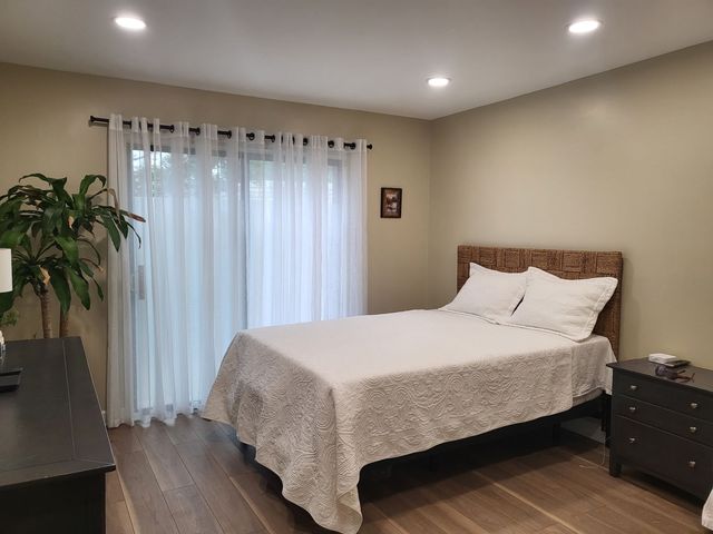 1709 Northfield Square B, Northfield, IL 60093