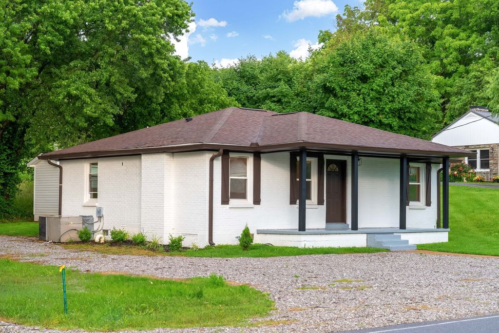 1802 Old Highway 31, E, Westmoreland, TN 37186