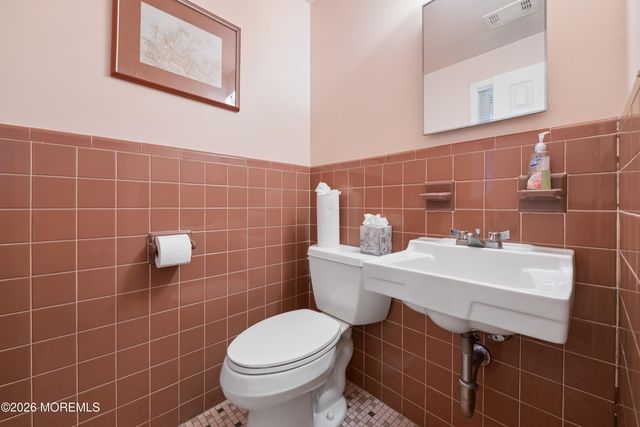 108 Oak Terrace, Freehold, NJ 07728
