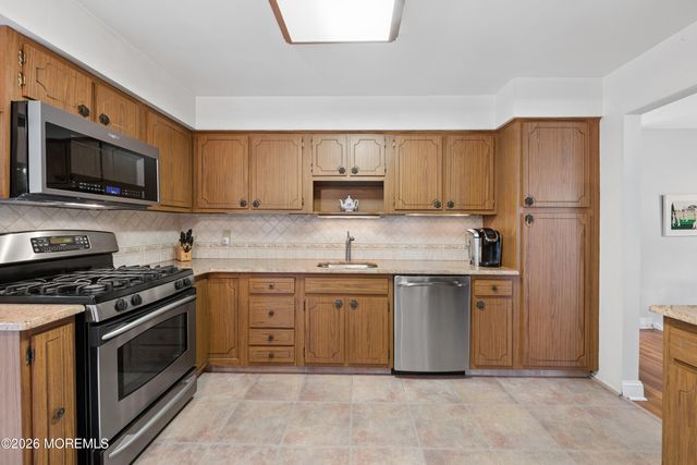 108 Oak Terrace, Freehold, NJ 07728