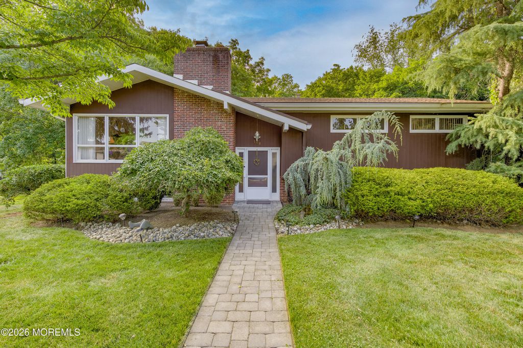 108 Oak Terrace, Freehold, NJ 07728