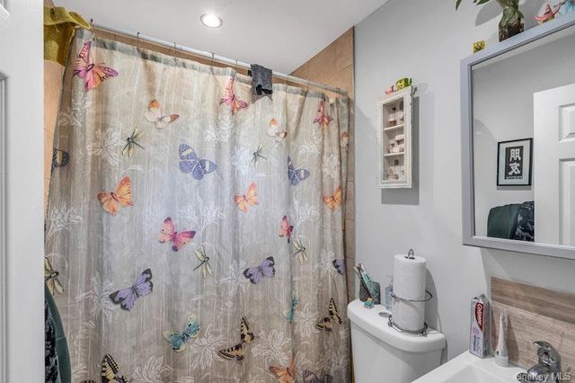 13 Carr Lane, Medford, NY 11763