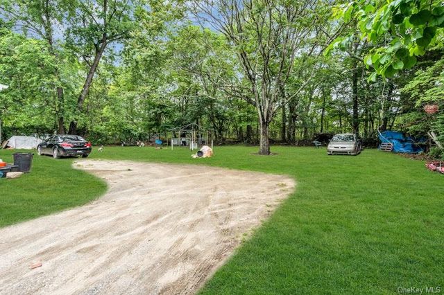 13 Carr Lane, Medford, NY 11763