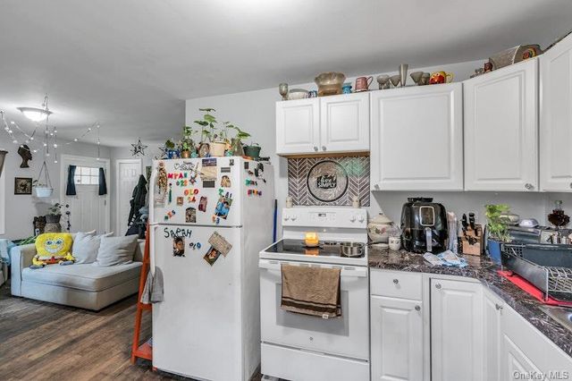 13 Carr Lane, Medford, NY 11763