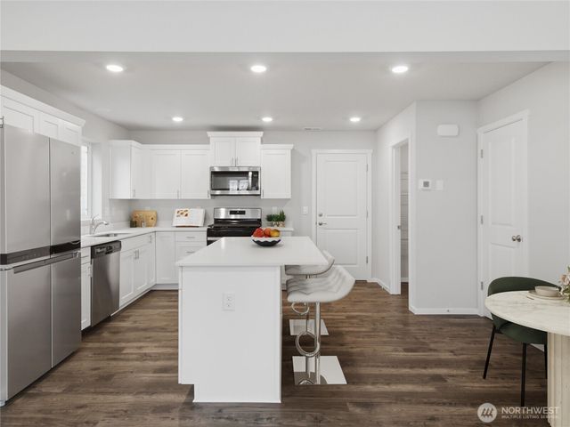 4252 Savannah Loop NE, Olympia, WA 98516