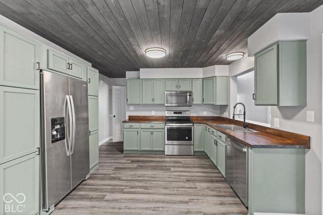 6459 Woodhaven Court, Avon, IN 46123