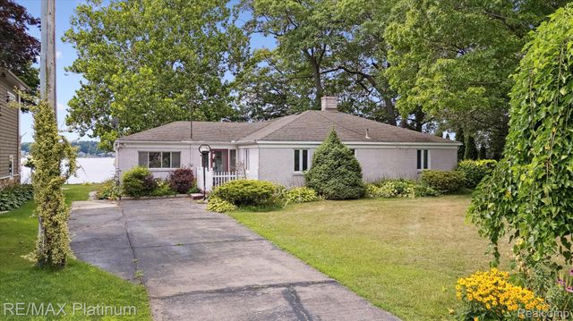 13366 Wenwood Drive, Fenton Charter Township, MI 48430