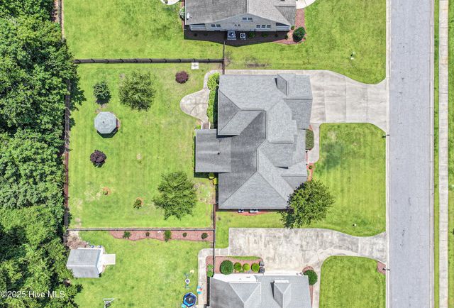 689 Cedar Ridge Drive, Winterville, NC 28590
