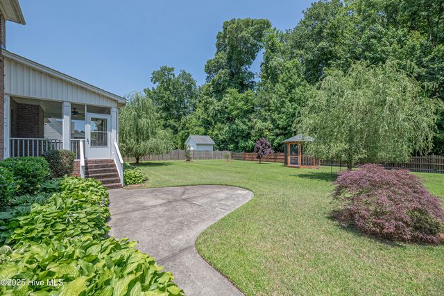 689 Cedar Ridge Drive, Winterville, NC 28590