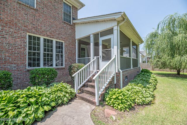 689 Cedar Ridge Drive, Winterville, NC 28590
