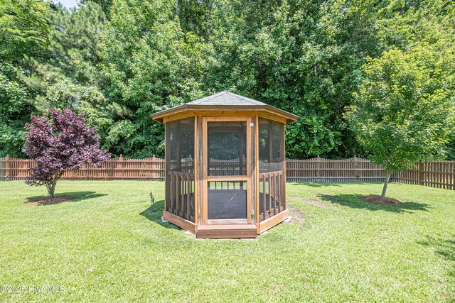 689 Cedar Ridge Drive, Winterville, NC 28590