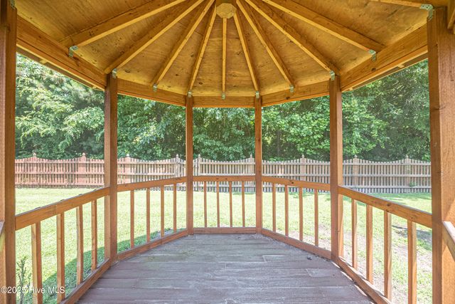 689 Cedar Ridge Drive, Winterville, NC 28590