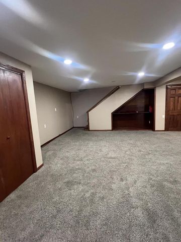 4615 S Woodland DRIVE, Greenfield, WI 53220