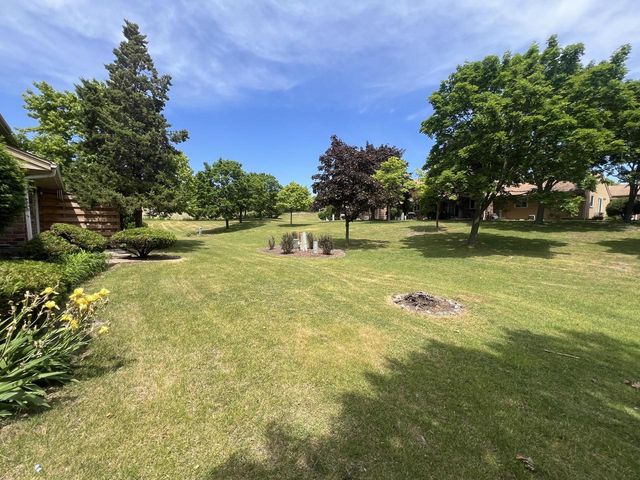 4615 S Woodland DRIVE, Greenfield, WI 53220