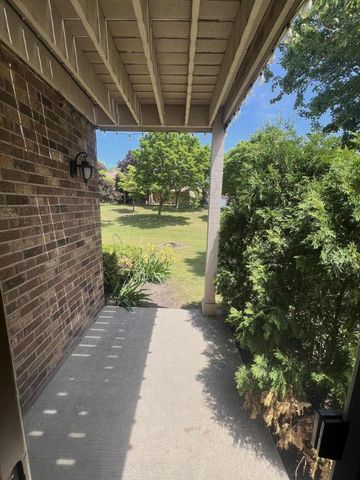 4615 S Woodland DRIVE, Greenfield, WI 53220