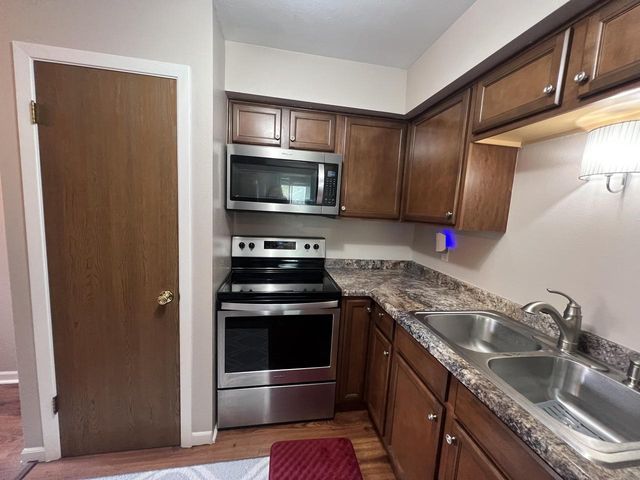 4615 S Woodland DRIVE, Greenfield, WI 53220