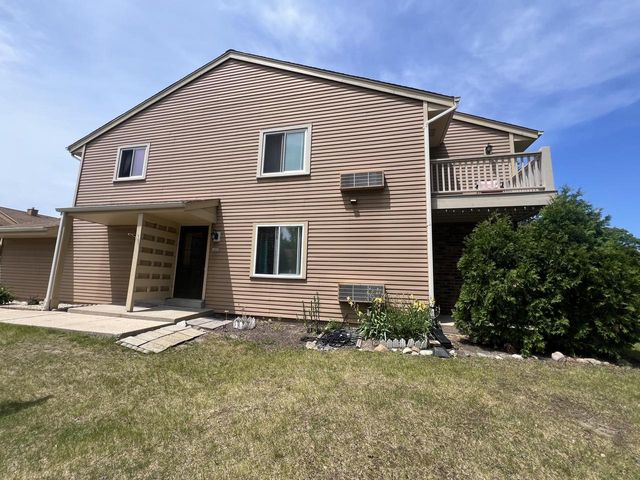 4615 S Woodland DRIVE, Greenfield, WI 53220