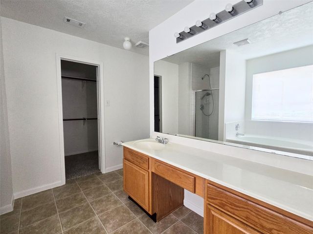 32223 Decker Oaks Drive, Pinehurst, TX 77362