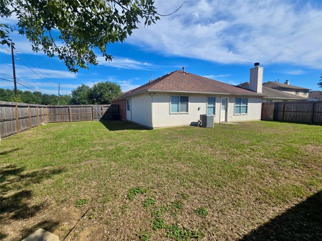 32223 Decker Oaks Drive, Pinehurst, TX 77362