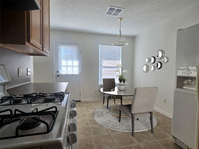 32223 Decker Oaks Drive, Pinehurst, TX 77362