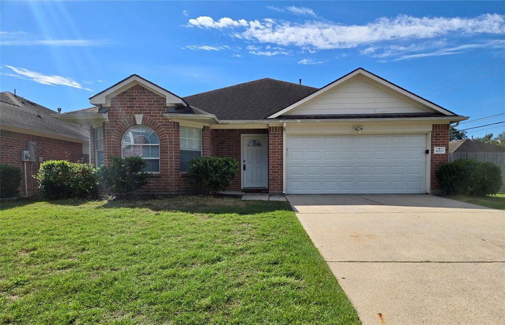 32223 Decker Oaks Drive, Pinehurst, TX 77362
