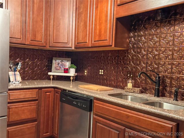 33215 W 56th Street S, Mannford, OK 74044