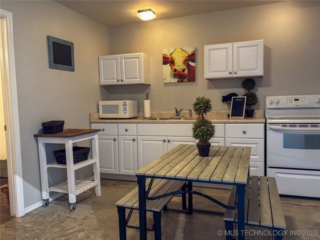 33215 W 56th Street S, Mannford, OK 74044