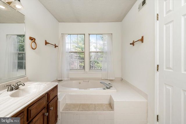 38 CASTLETON RD, Princeton, NJ 08540