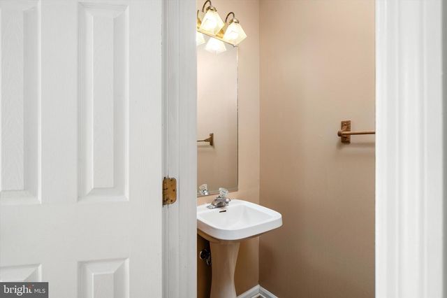 38 CASTLETON RD, Princeton, NJ 08540