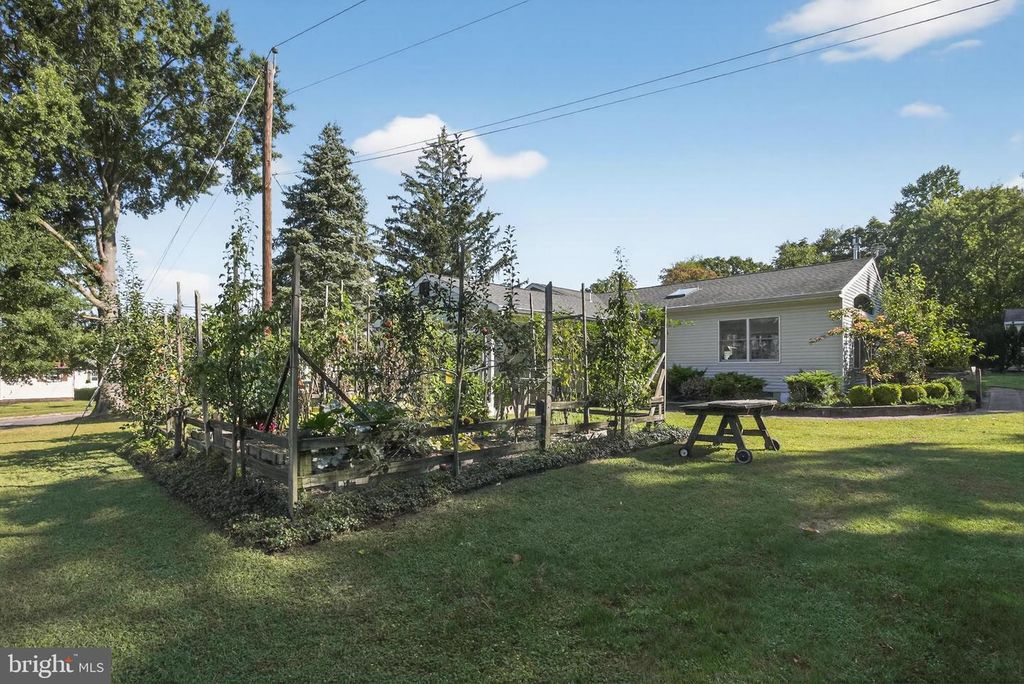 21 MILL RD, Burlington, NJ 08016