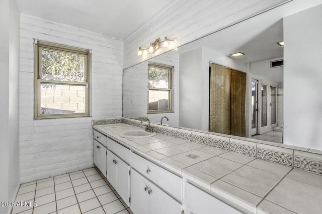 2308 E LAMAR Road, Phoenix, AZ 85016