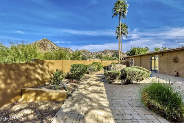 2308 E LAMAR Road, Phoenix, AZ 85016