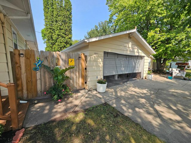 1322 19th Street S, Moorhead, MN 56560