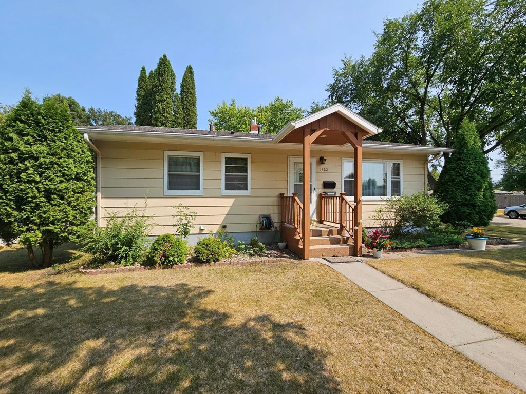 1322 19th Street S, Moorhead, MN 56560