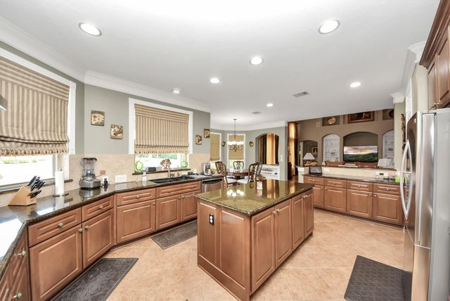 1812 Lake Landing Drive, League City, TX 77573