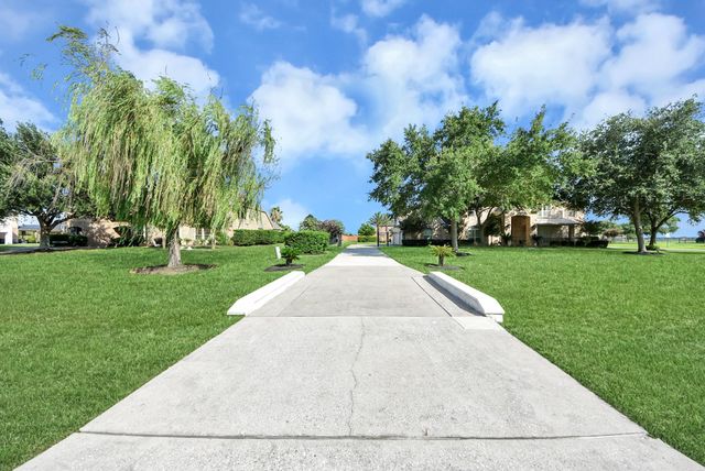 1812 Lake Landing Drive, League City, TX 77573
