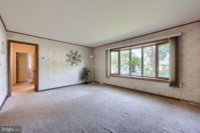 57 MELVIN DR, Leola, PA 17540