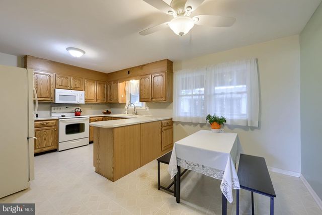 57 MELVIN DR, Leola, PA 17540