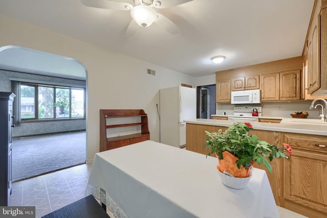 57 MELVIN DR, Leola, PA 17540