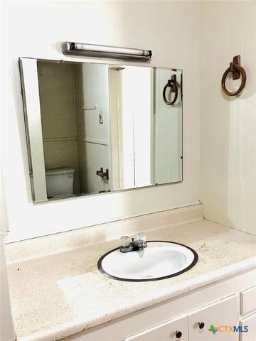 487 US Highway 77a N, Cuero, TX 77954