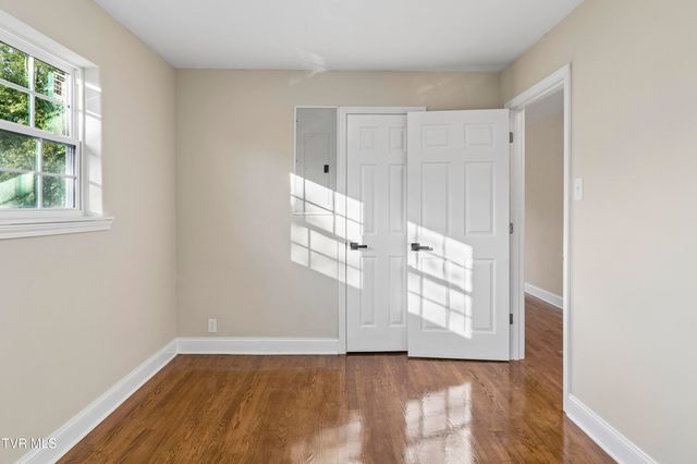 1714 East Fairview Avenue, Johnson City, TN 37601