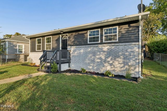 1714 East Fairview Avenue, Johnson City, TN 37601