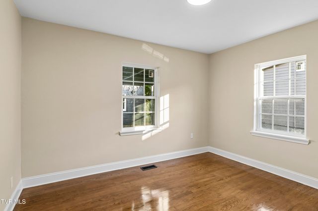 1714 East Fairview Avenue, Johnson City, TN 37601