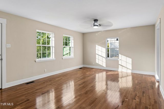 1714 East Fairview Avenue, Johnson City, TN 37601