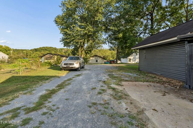 1714 East Fairview Avenue, Johnson City, TN 37601
