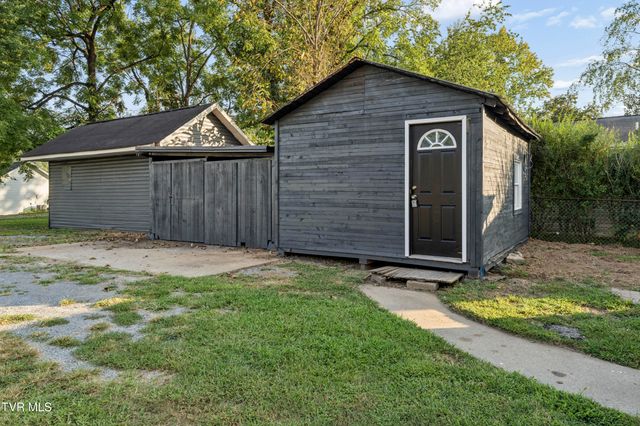 1714 East Fairview Avenue, Johnson City, TN 37601