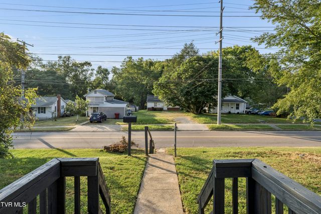 1714 East Fairview Avenue, Johnson City, TN 37601