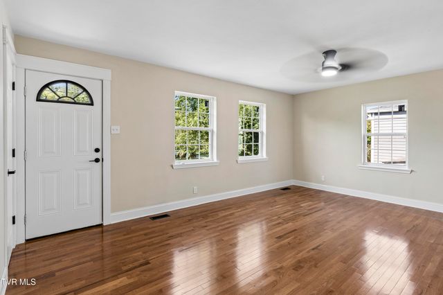 1714 East Fairview Avenue, Johnson City, TN 37601