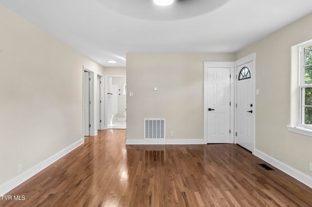 1714 East Fairview Avenue, Johnson City, TN 37601