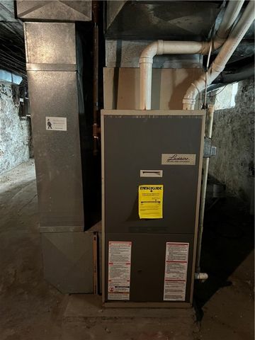 614 Pearson St, New Castle, PA 16101